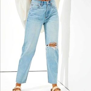 American Eagle Ripped 90’s Boyfriend Jeans